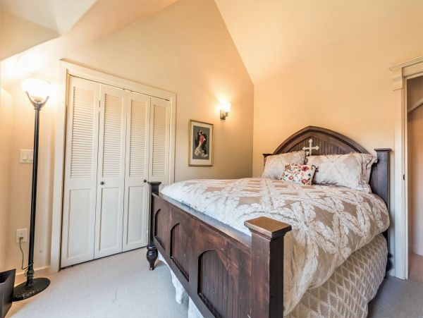 Santa Cruz County Home 998235