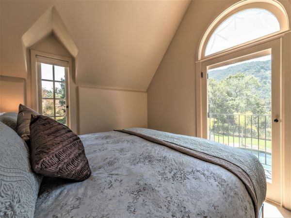 Santa Cruz County Home 998235