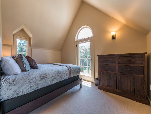 Santa Cruz County Home 998235