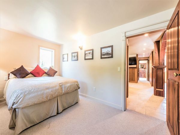 Santa Cruz County Home 998235