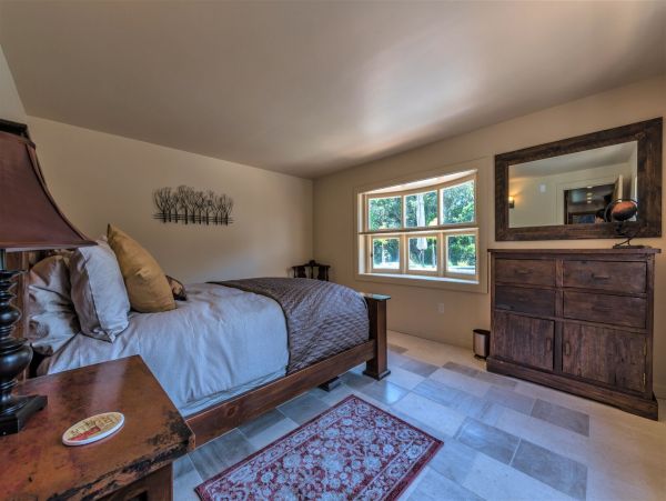 Santa Cruz County Home 998235