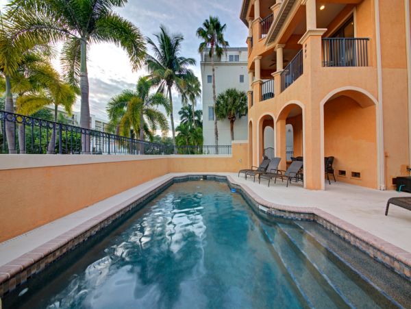 Townhome Right Across The Street From The Beach