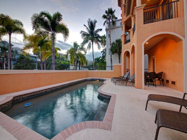 Townhome Right Across The Street From The Beach