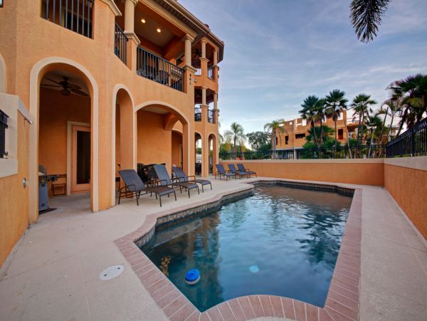 Townhome Right Across The Street From The Beach