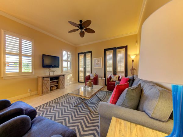 Townhome Right Across The Street From The Beach
