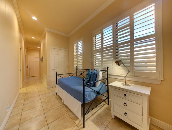 Townhome Right Across The Street From The Beach