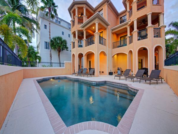 Townhome Right Across The Street From The Beach