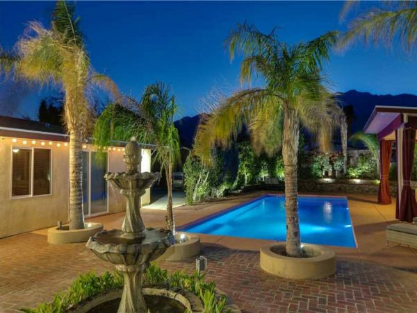 Palm Springs Home 998286