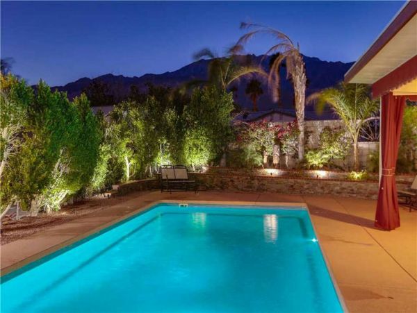 Palm Springs Home 998286