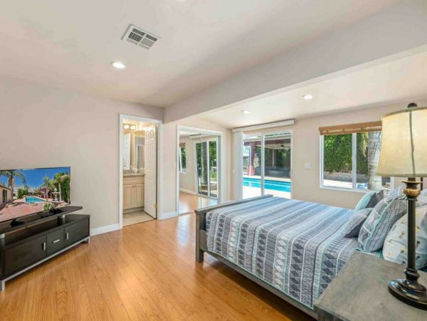 Palm Springs Home 998286