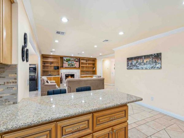 Palm Springs Home 998286