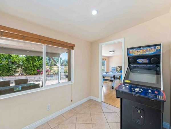 Palm Springs Home 998286
