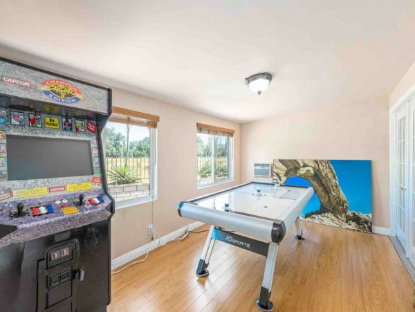 Palm Springs Home 998286