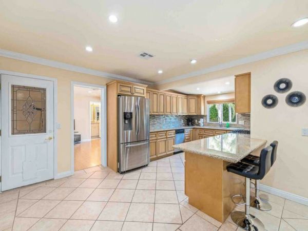 Palm Springs Home 998286