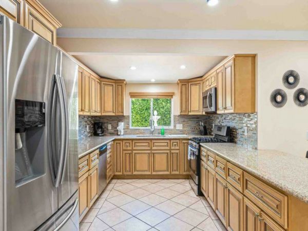 Palm Springs Home 998286