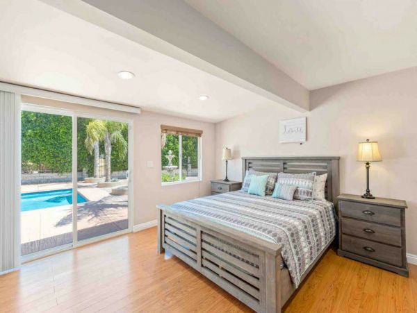 Palm Springs Home 998286