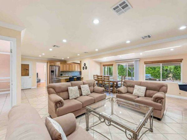 Palm Springs Home 998286