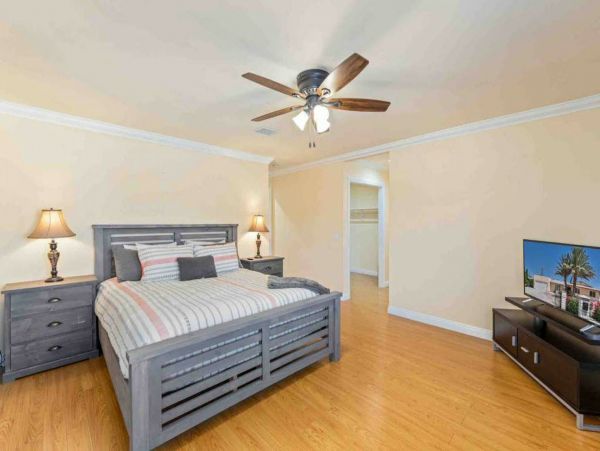 Palm Springs Home 998286