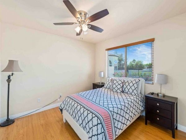 Palm Springs Home 998286