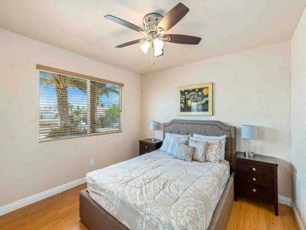 Palm Springs Home 998286