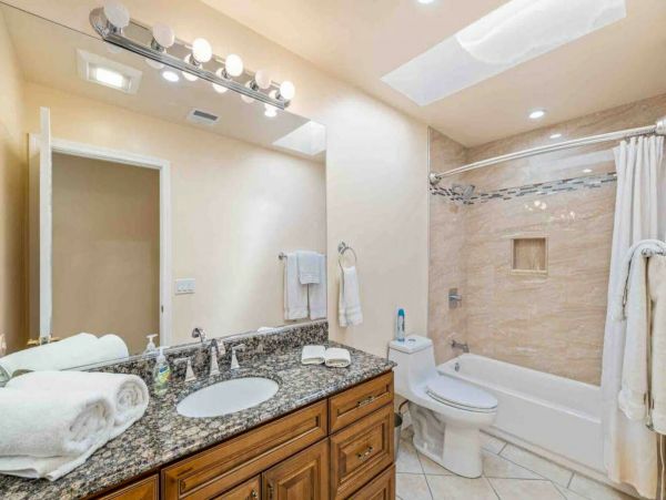 Palm Springs Home 998286