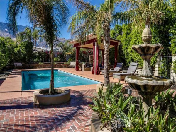 Palm Springs Home 998286