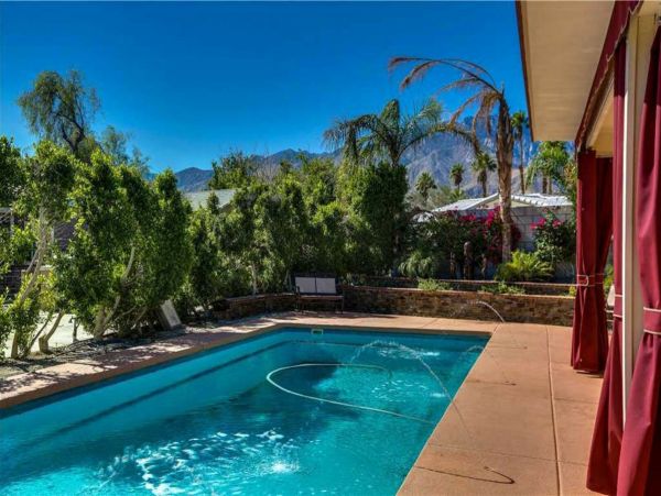 Palm Springs Home 998286