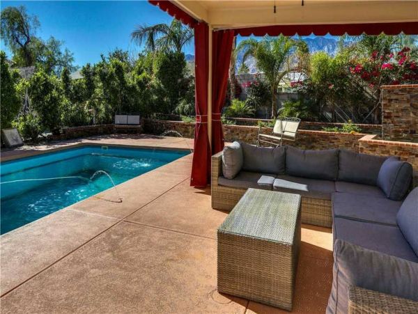 Palm Springs Home 998286