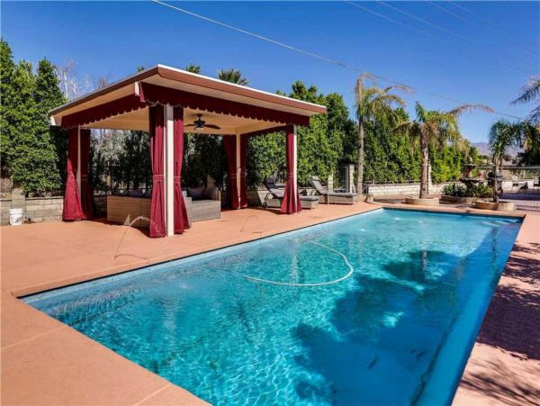 Palm Springs Home 998286