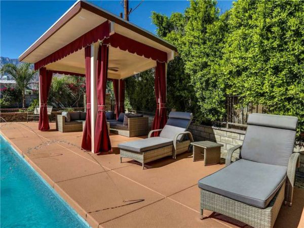 Palm Springs Home 998286