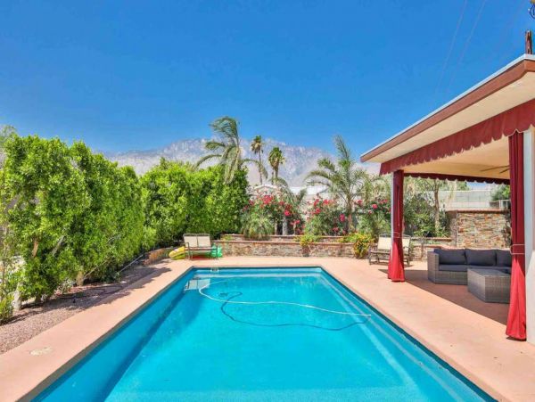Palm Springs Home 998286