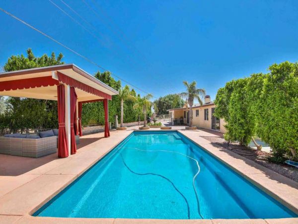 Palm Springs Home 998286