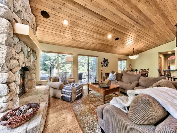 Beautiful South Lake Tahoe 6 Bedroom Home Sleeps 14
