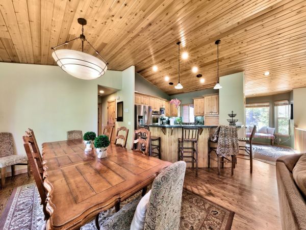 Beautiful South Lake Tahoe 6 Bedroom Home Sleeps 14