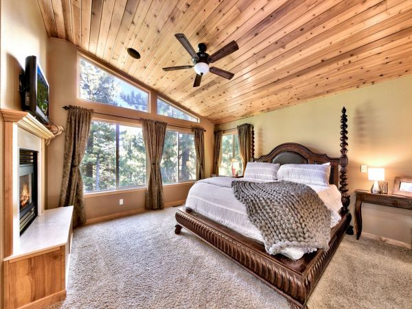 Beautiful South Lake Tahoe 6 Bedroom Home Sleeps 14