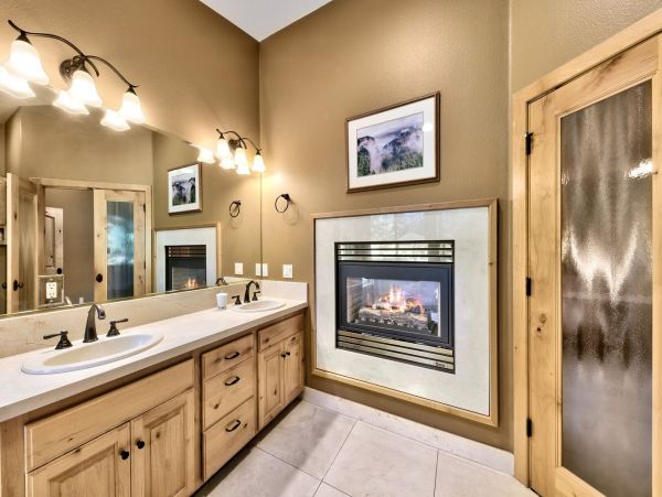 Beautiful South Lake Tahoe 6 Bedroom Home Sleeps 14