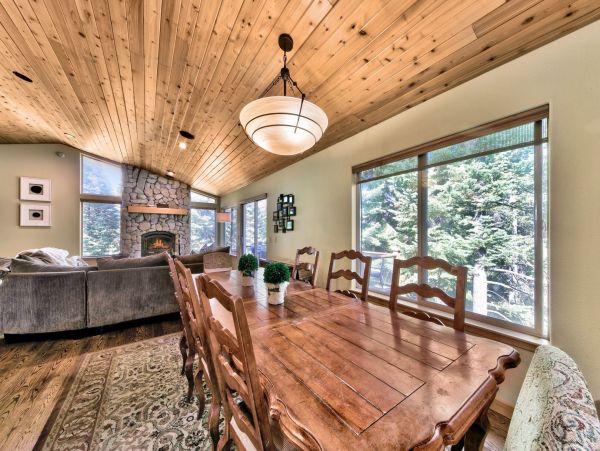 Beautiful South Lake Tahoe 6 Bedroom Home Sleeps 14