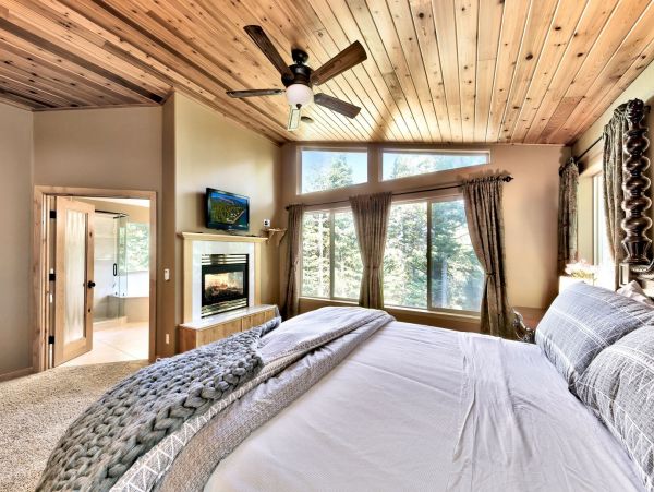 Beautiful South Lake Tahoe 6 Bedroom Home Sleeps 14