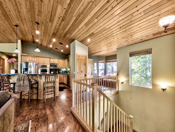 Beautiful South Lake Tahoe 6 Bedroom Home Sleeps 14
