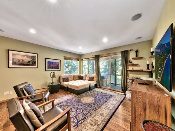 Beautiful South Lake Tahoe 6 Bedroom Home Sleeps 14