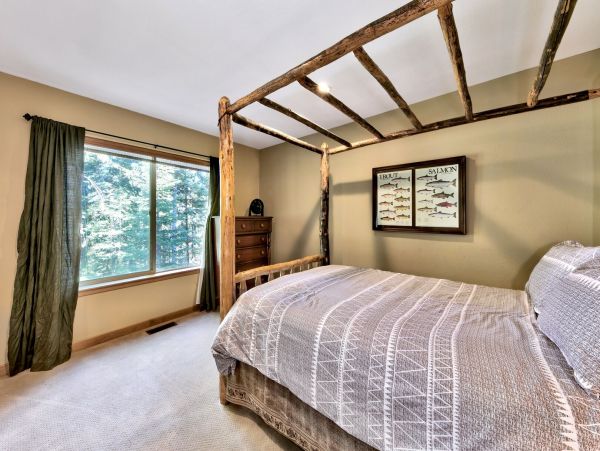 Beautiful South Lake Tahoe 6 Bedroom Home Sleeps 14
