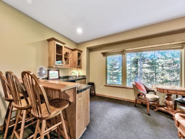 Beautiful South Lake Tahoe 6 Bedroom Home Sleeps 14