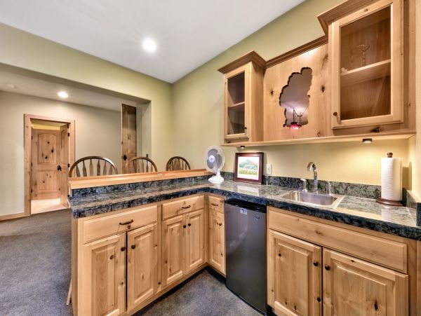 Beautiful South Lake Tahoe 6 Bedroom Home Sleeps 14