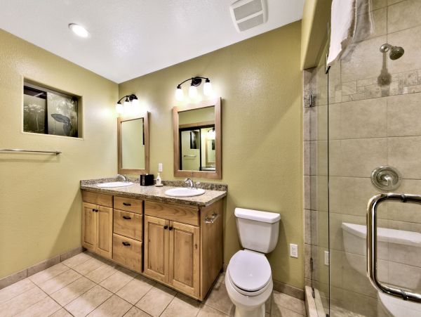 Beautiful South Lake Tahoe 6 Bedroom Home Sleeps 14