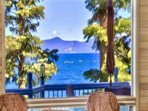 Lake Front 5 Bedroom Home in South Lake Tahoe