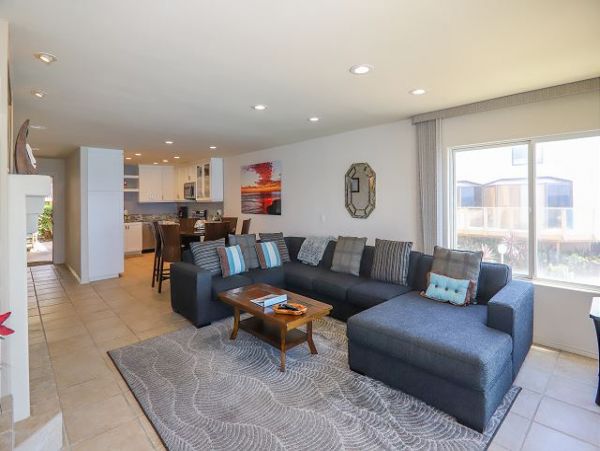 San Diego Beach Communities North Home 998341