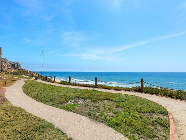 Solana Beach Oceanfront Vacation Condo Sleeps 5 Guests