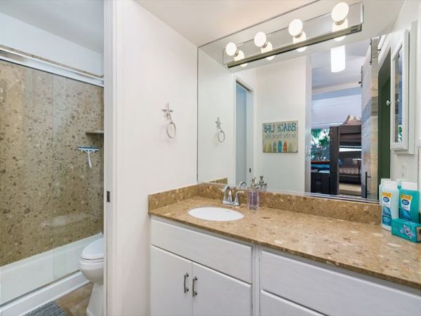 San Diego Beach Communities North Home 998352