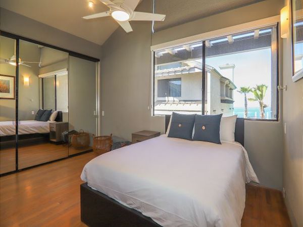 San Diego Beach Communities North Home 998357