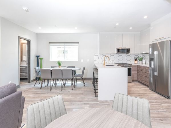 Newport Beach Home 998390